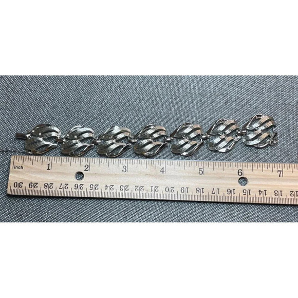 Vintage Coro Silver Tone Bracelet 7” Included Safety Chain - Picture 8 of 8